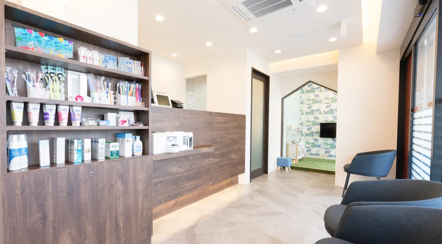 入口から診療室まで“完全バリアフリー”